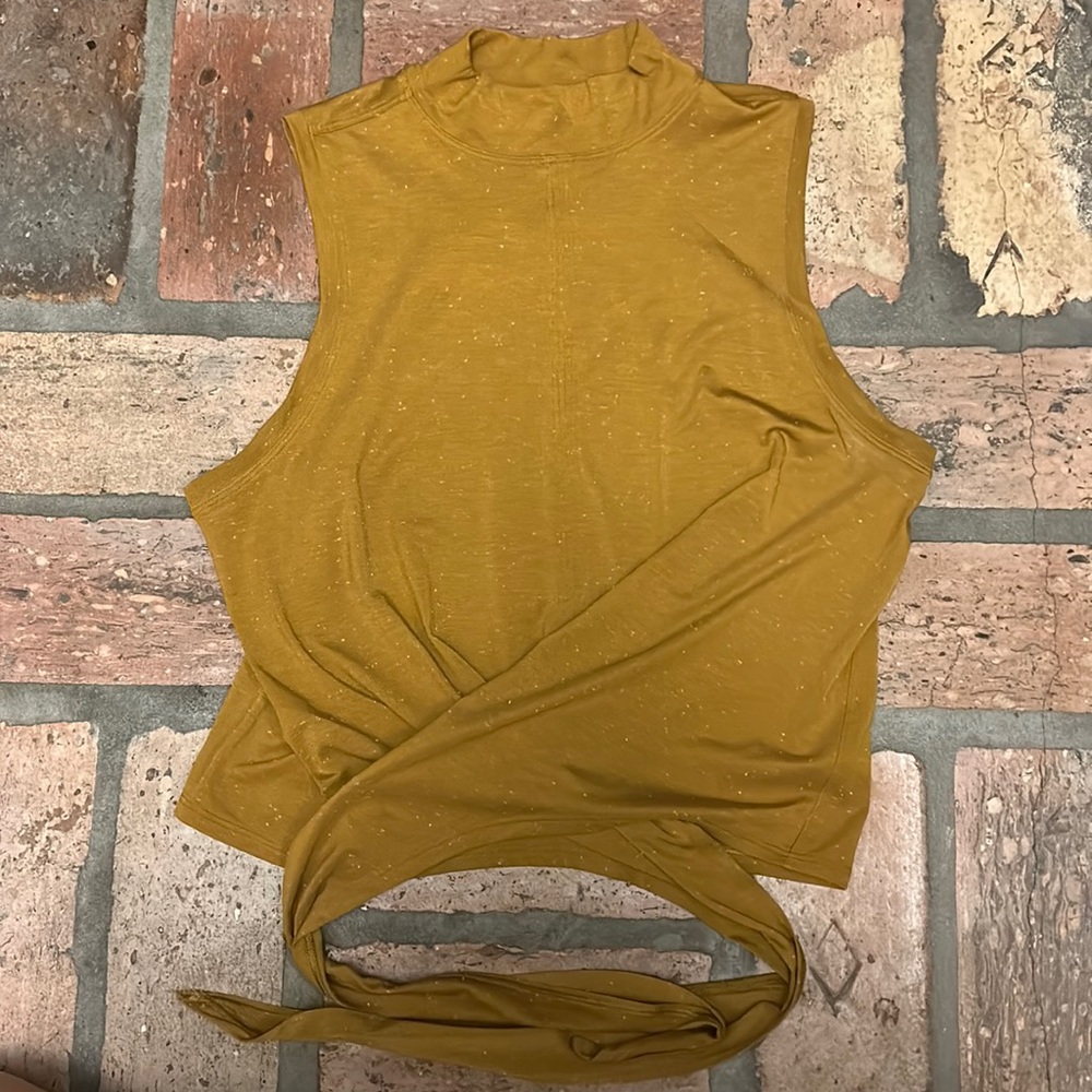 Lululemon mock neck crop tank